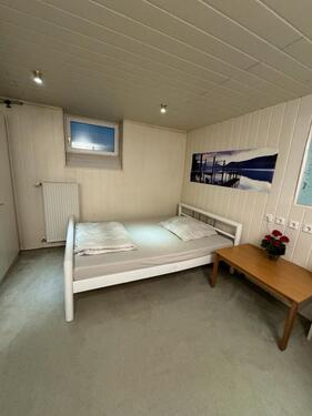 Foto - WG Zimmer 20qm, Souterrain, geräumig, 3m Schrank, sehr ruhig,