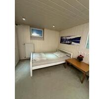 WG Zimmer 20qm, Souterrain, geräumig, 3m Schrank, sehr ruhig, - München Thalkirchen-Obersendling-Forstenried-Fürstenried-S