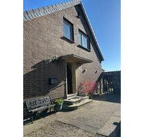 Großzügige Doppelhaushälfte mit großem Grundstück in Rheinberg