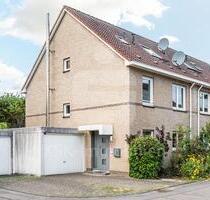 Charmantes Reihenendhaus mit Garten in zentraler Lage von Brühl.