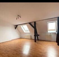 Dachgeschoss zu vermieten - 1.000,00 EUR Kaltmiete, in Detmold (PLZ: 32758) Hakedahl