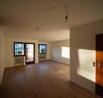 Neu renovierte 3 Zi-Wohnung mit Balkon - Stadtbergen