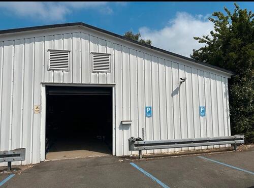 Foto - Pkw Auto Stellplatz Garage mit Strom , Wasser Videoüberwachung