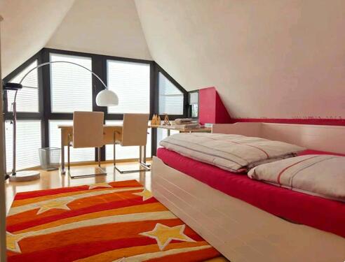 Foto - Möblierte Dachgeschosszimmer mit eigenem Bad - WG Köln