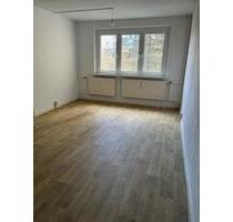 Familienfreundlicher 4-Zimmer-Raumgewinn mit offener Küche und Spielplatz im Innenhof - Gotha