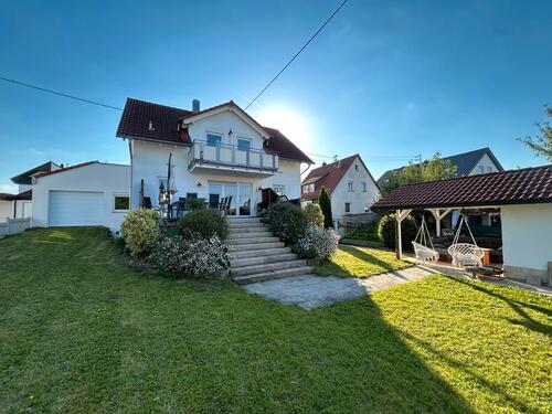 Foto - Wohnung auf 2 Ebenen mit 5 Zimmern, Garten, Balkon, EBK, Garage