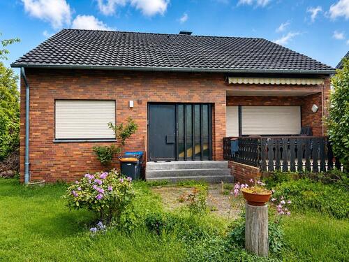 Foto - Einfamilienhaus mit Einliegerwohnung in ruhiger Lage von Werries