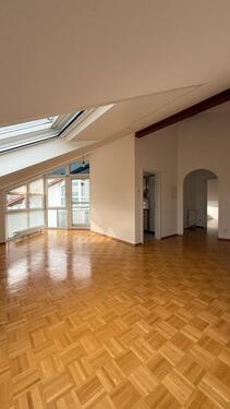 Foto - Modernisierte 2,5 Zimmer Wohnung mit EBK und Balkon