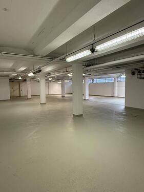 Foto - 256 qm + 312 qm Lagerfläche im KG in Rödelheim PROVISIONSFREI