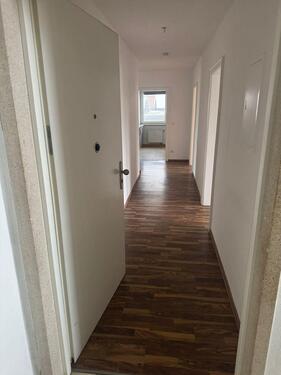 Foto - 3- Zimmer-Hochparterre- Wohnung mit Einbauküche, Gemeinschaftsgarten und PKW Stellplatz