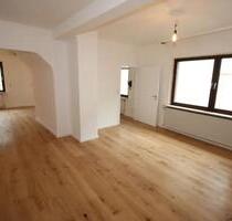 Einfamilienhaus mit Einliegerwohnung, zentraler Lage, bezugsfrei - Friedberg (Hessen)