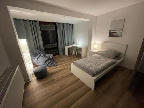 Foto - Großes möbliertes Zimmer (31m²) mit Gartenzugang nahe Constructor