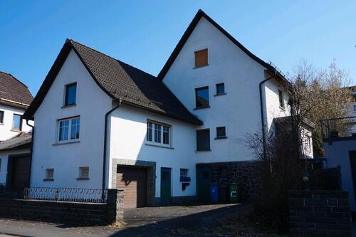 Foto - Ein- bis Zweifamilienhaus in Breidenbach ca 258 m²