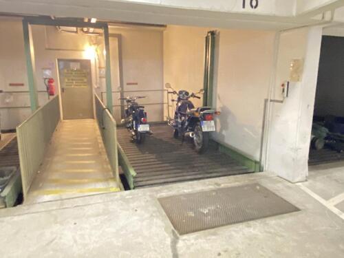 Foto - Tiefgaragenstellplätze für Motorrad Quad zu vermieten