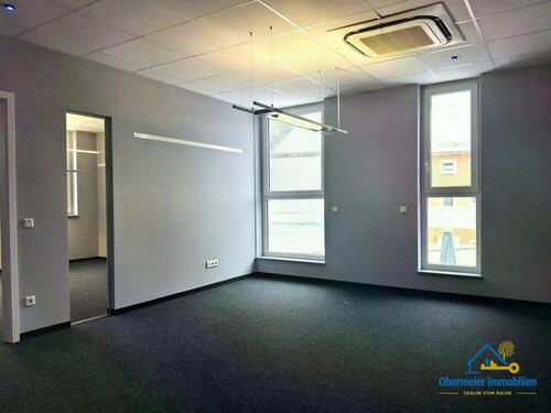 Foto - Gut geschnittene Gewerbeeinheit mit Stellplätzen und moderner Ausstattung