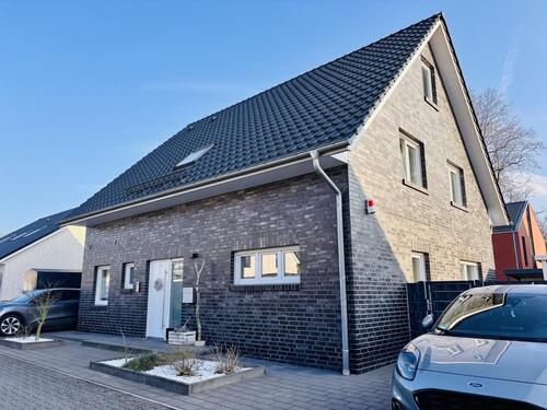 Foto - Freistehendes Einfamilienhaus mit Pool, Erdwärme & Photovoltaik