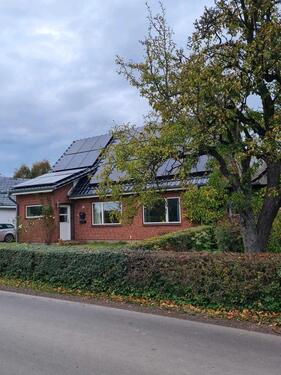 Foto - Haus auf dem Lande mit großem Garten