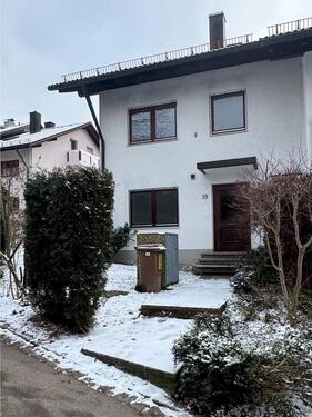 Foto - Haushälfte mit großem Garten, 5 Zimmern & Top-Lage