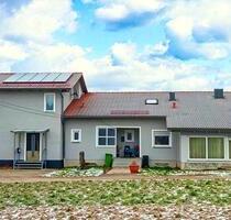 Exklusives EFH in Alleinlage, Pool, gr. Garten, Wintergarten - Eching