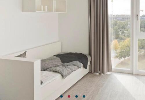 Foto - 1 room flat at Anne-Conway's with bathroom and kitchen.