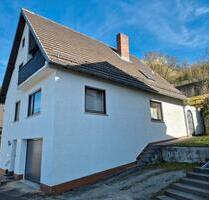 Zwei- bzw. Einfamilienhaus mit integrierter Garage - Elfershausen