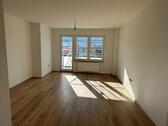 Foto - Wunderschöne renovierte 2-Zi.-Wohnung mit großem Balkon!