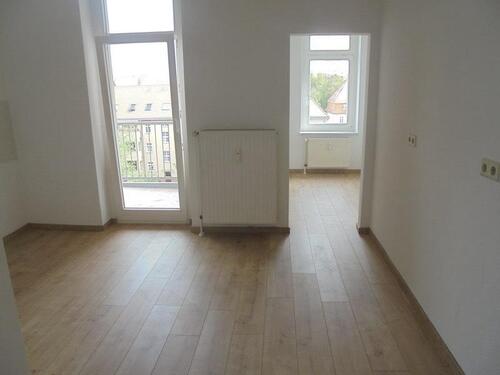 Foto - Renovierte 2,5 Zimmerwohnung plus Wohnküche und Balkon