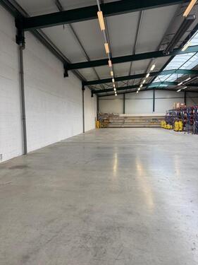 Foto - Halle Lagerhalle Produktionshalle Werkstatthalle Gewerbehalle