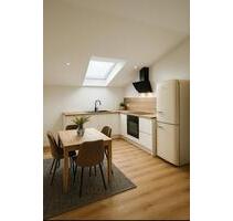 Neubau - vollmöblierte DG 1-Zimmer-Wohnung mit Klimaanlage - Lüneburg Ebensberg