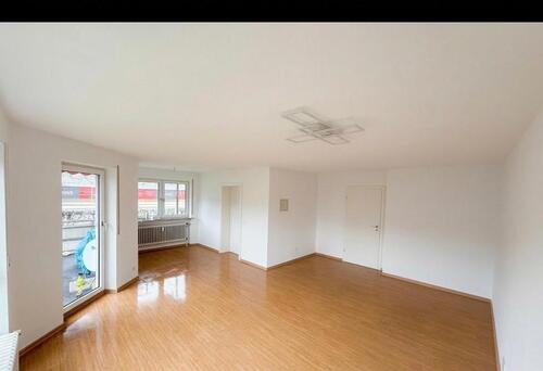 Foto - Renovierte 2-Zimmer-Wohnung mit Balkon & TG-Stellplatz (Erbpacht)