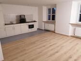 Foto - Modern renovierte 2-Zimmer-Wohnung mit offenem Wohn-Essbereich und Einbauküche in Sulzbach-Rosenberg