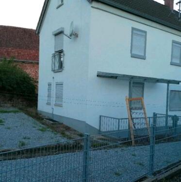 Foto - 1 Familienhaus Freistehende - 1.250,00&nbsp;EUR Kaltmiete, ca.&nbsp; 120,00&nbsp;m&sup2;