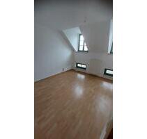 3 Raum wohnung DG - 400,00 EUR Kaltmiete, ca.  68,00 m² in Rositz (PLZ: 04617)