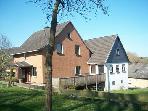 Foto - Höxter OT Zweifamilienhaus Doppelhaus 5+4 Zi, Garagen, Garten
