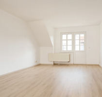 Helle und großzügig geschnittene 4-Zimmer-Wohnung mit Balkon und 120 m² in zentraler Lage von Mühlhausen - Mühlhausen (Thüringen)