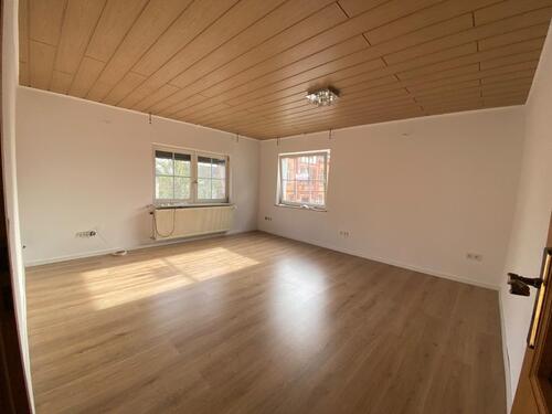 Foto - Helle 3-Zimmer-Wohnung mit Einbauküche, Bad & Gäste-WC