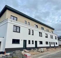 Modernes 5 Zimmer Reihenhaus mit 3 Bädern und Dachterrasse - Euskirchen Dom-Esch