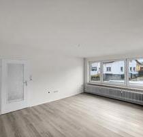 Erstbezug nach Sanierung – Großzügige Erdgeschosswohnung mit 6 Zimmern & Garage - Weilrod