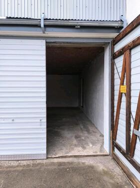 Foto - Vermieter große ehemalige LKW-Garage in Alsfeld