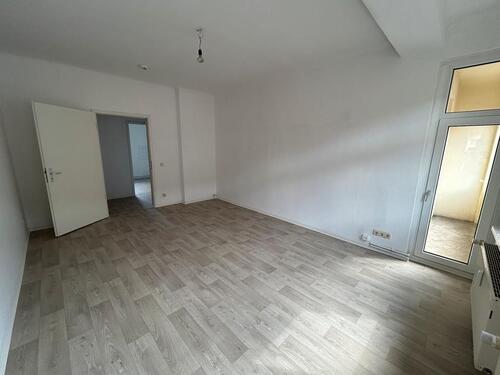 Foto - Nicht lange überlegen! Geräumige 3-Zimmer-Wohnung mit Balkon und Loggia!