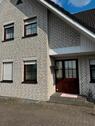 Foto - Freistehendes Zweifamilienhaus Sackgasse ohne Einsicht mit Garage