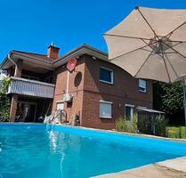 Bungalow Stadtvilla: Pool, Klima Wärmepumpen, PV, Gas, Öfen - Bad Münder am Deister