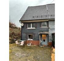 Doppelhaushälfte mit Potential - 140.000,00&nbsp;EUR Kaufpreis, ca.&nbsp; 100,00&nbsp;m&sup2; in Gummersbach (PLZ: 51645) Berstig Süd