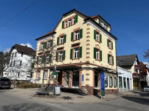 Foto - Modernisierte 4-Zimmer-Wohnung in Altbauvilla – direkt am Kurpark