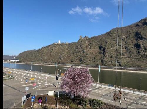 Foto - Erstbezug - tolle 2ZKB DG-Wohnung mit Balkon Loggia zum Rhein