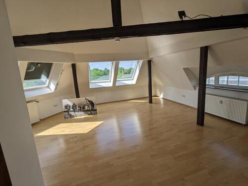 Foto - Zentrale 3,5-Zimmer-DG-Wohnung (100 qm) – frei ab 01.05