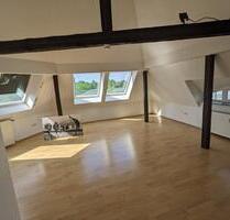 Zentrale 3,5-Zimmer-DG-Wohnung (100 qm) – frei ab 01.05 - Bielefeld