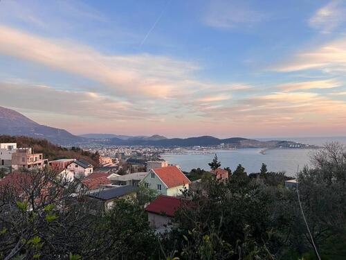 Foto - 3 Häuser auf einem Grundstück in Bar, Montenegro