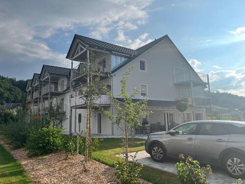 Foto - Helle & gemütliche 2-Zimmer-Wohnung im DG - mit Einbauküche, Balkon und Tiefgaragenstellplatz (WHG 09)