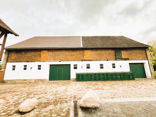 Foto - Attraktive Scheune zu vermieten (z.B. für Oldtimer-Sammlung)